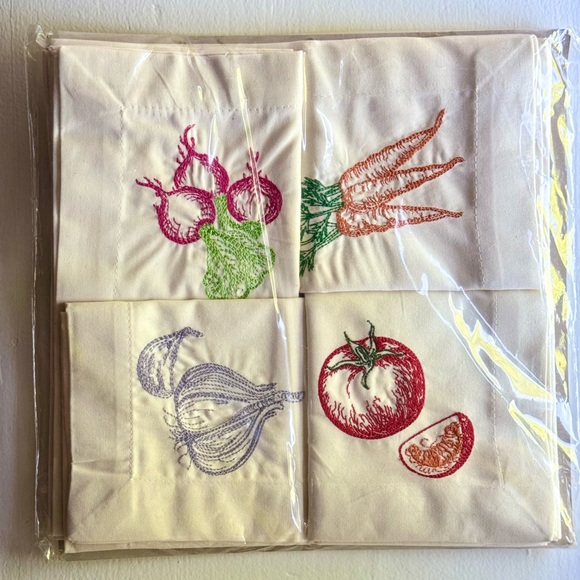 Embroidered Garden Dinner Napkins, 4 piece set - Picture 8 of 9